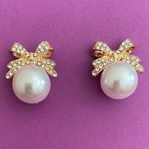 5/$10❤️❤️❤️NEW Faux Pearl & Rhinestone Bow Stud Earrings